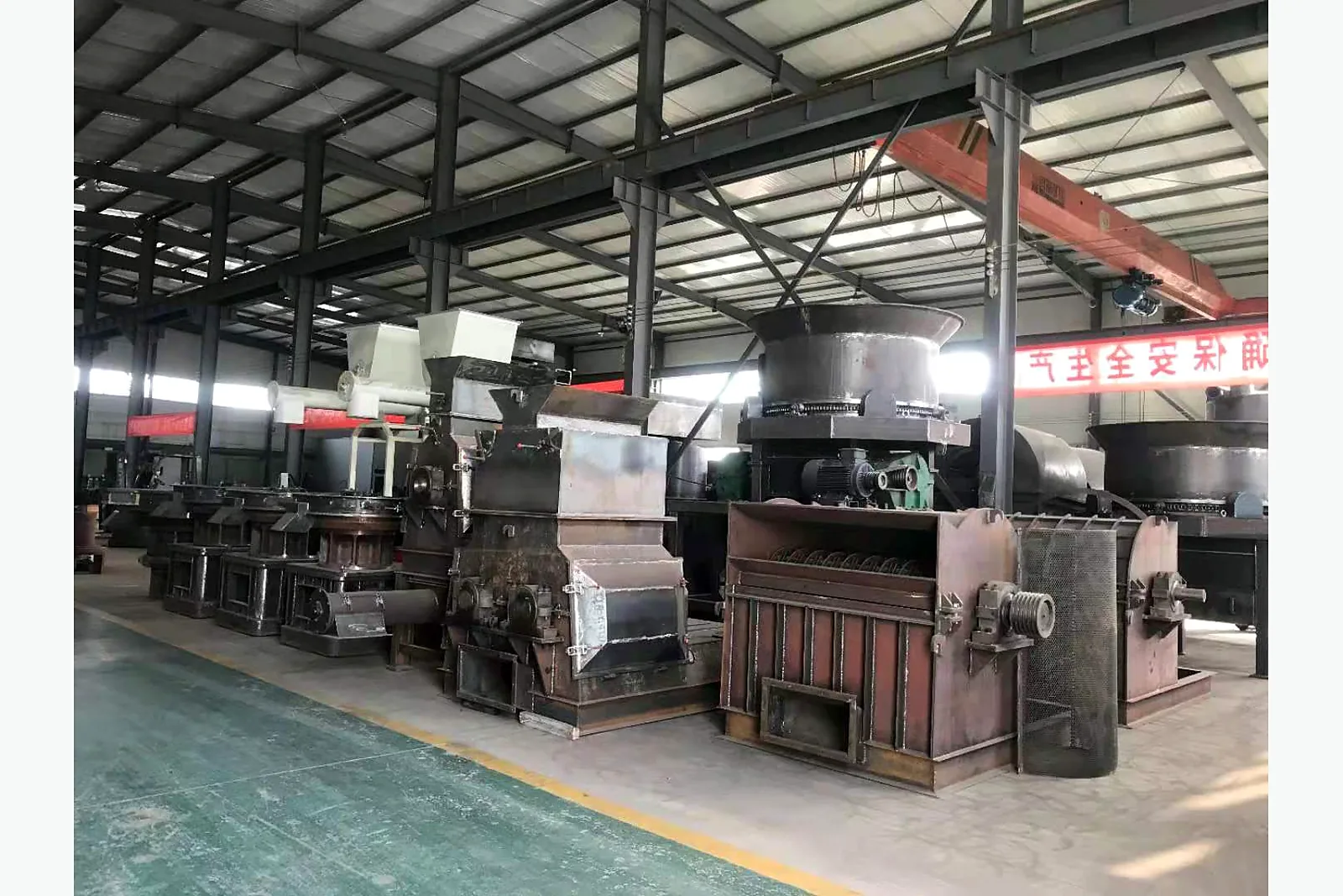 Hammer mill equipment in the workshop