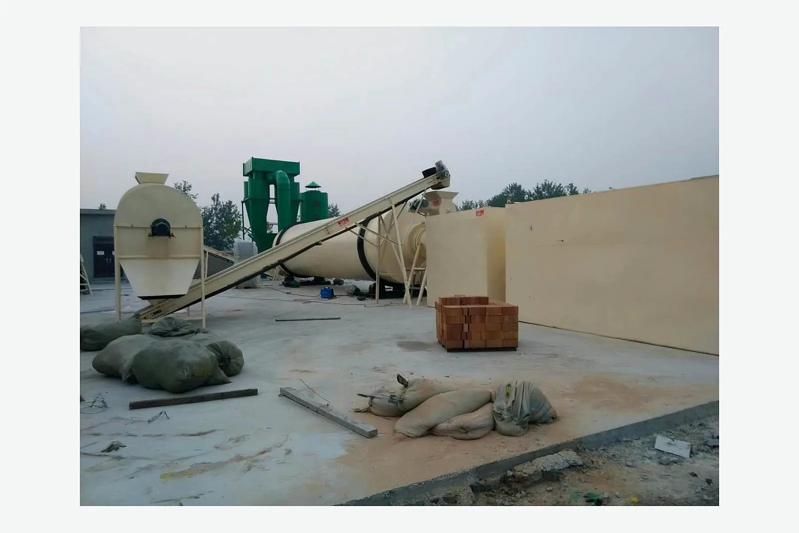 Biomass drying and conveying system